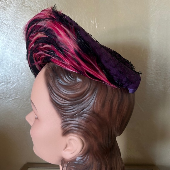 GORGEOUS 1940s\' PURPLE HALO HAT WITH BLACK/FUCHSIA FEATHERS main image 9